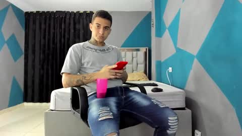 Snapshot of simonkeler chatting on 18, 12, 2024 SIMON KELER online show from 18, 12, 2024