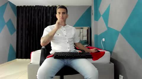 Snapshot of simonkeler chatting on 31, 12, 2024 SIMON KELER online show from 31, 12, 2024