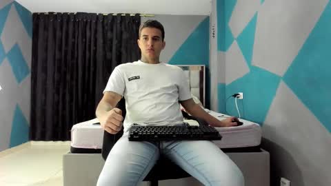 Snapshot of simonkeler chatting on 12, 1, 2025 SIMON KELER online show from 12, 1, 2025