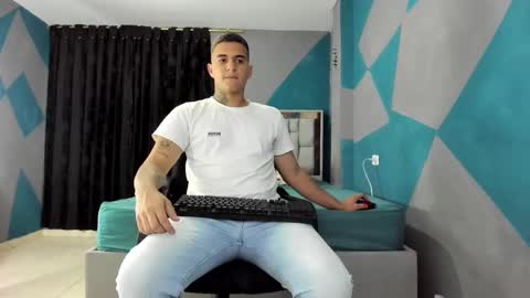 Snapshot of simonkeler chatting on 5, 3, 2025 SIMON KELER online show from 5, 3, 2025