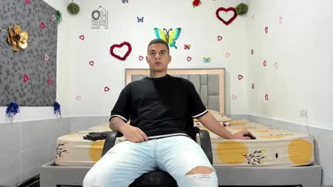 Snapshot of simonkeler chatting on 12, 9, 2025 SIMON KELER online show from 12, 9, 2025