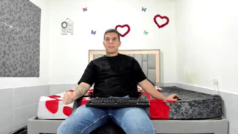 Snapshot of simonkeler chatting on 5, 10, 2025 SIMON KELER online show from 5, 10, 2025