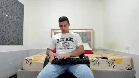 Snapshot of simonkeler chatting on 26, 11, 2025 SIMON KELER online show from 26, 11, 2025