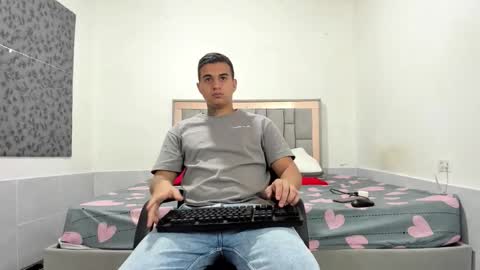 Snapshot of simonkeler chatting on 2, 12, 2025 SIMON KELER online show from 2, 12, 2025