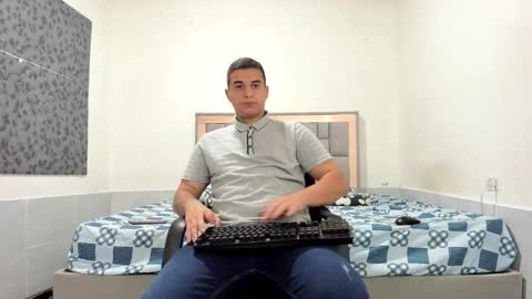 Snapshot of simonkeler chatting on 8, 1, 2026 SIMON KELER online show from 8, 1, 2026