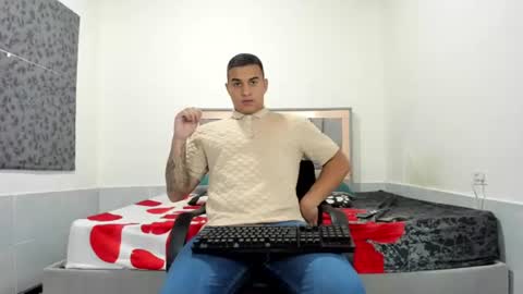 Snapshot of simonkeler chatting on 16, 6, 2026 SIMON KELER online show from 16, 6, 2026