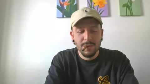 Snapshot of simonm777 chatting on 13, 5, 2026 simonm777 online show from 13, 5, 2026