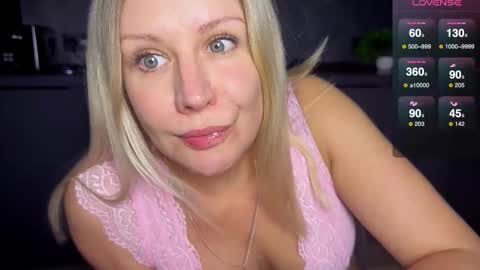 Snapshot of simply_sasha chatting on 18, 9, 2025 A present for me online show from 18, 9, 2025