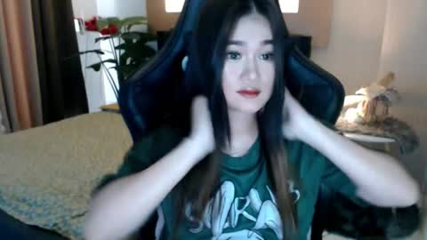 Snapshot of simplykhate chatting on 4, 12, 2025 Adrianna Fowler online show from 4, 12, 2025