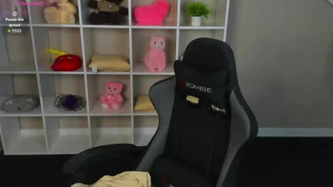 Hi my name is Cindy Id love to see you on my stream. My schedule for the week 2 GMT 3am-9am  MoTuFrSaSu online show from 6, 5, 2026