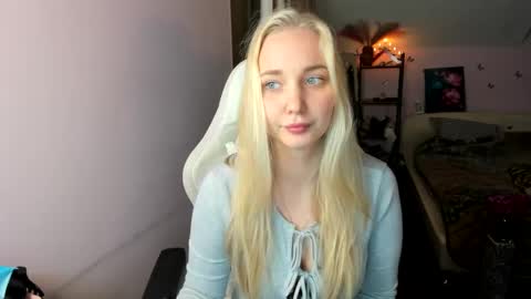 Snapshot of singlemother5619 chatting on 12, 1, 2025 nika online show from 12, 1, 2025