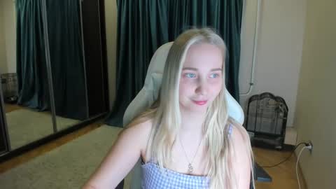 Snapshot of singlemother5619 chatting on 5, 2, 2025 nika online show from 5, 2, 2025