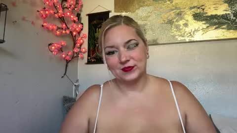 Snapshot of singlesexymom chatting on 20, 5, 2026 singlesexymom online show from 20, 5, 2026