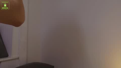 Snapshot of sinntouch chatting on 4, 12, 2025 MARK online show from 4, 12, 2025