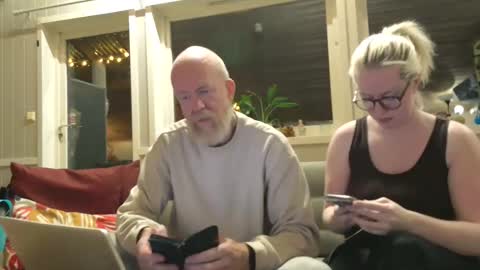 Snapshot of sir_and_essre chatting on 5, 1, 2026 Sir Bacchus Miss Essre online show from 5, 1, 2026