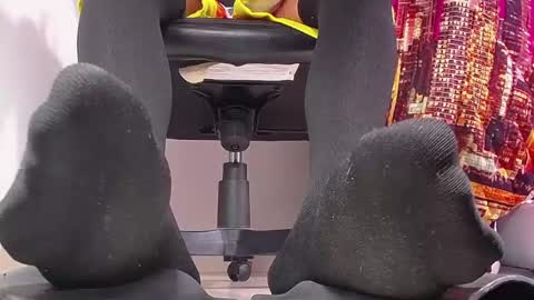 only foot                         worshipers here online show from 9, 2, 2025