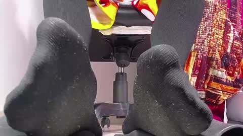 only foot                         worshipers here online show from 9, 2, 2025