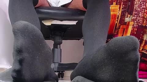 only foot                         worshipers here online show from 6, 3, 2025