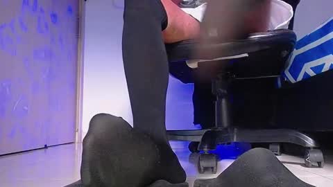 only foot                         worshipers here online show from 15, 11, 2025