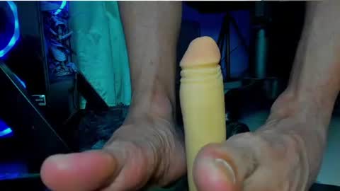 only foot                         worshipers here online show from 4, 7, 2026