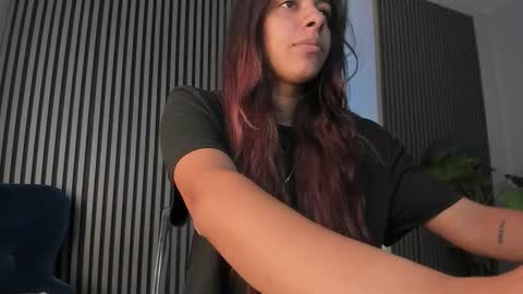 Snapshot of sisi_von_dee chatting on 29, 9, 2025 Dee online show from 29, 9, 2025