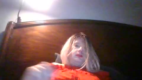 wants to suck cock online show from 27, 4, 2026