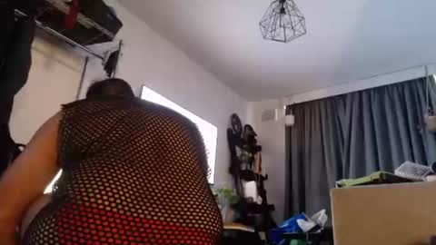 Snapshot of sissyboilooking chatting on 21, 12, 2024 RESPONDS WELL TO ... online show from 21, 12, 2024