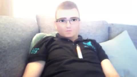 looking for older male ore female to use me sexually and be good to me ahhhhh online show from 15, 9, 2025