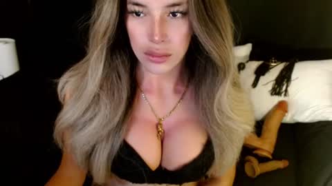 Snapshot of sizzling_cassie130 chatting on 25, 6, 2026 Cassie online show from 25, 6, 2026