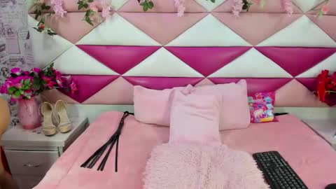 Snapshot of skarlet_skye chatting on 2, 4, 2026 Skarlet online show from 2, 4, 2026