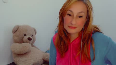 Snapshot of skarlett2072 chatting on 3, 12, 2024 Arlett online show from 3, 12, 2024