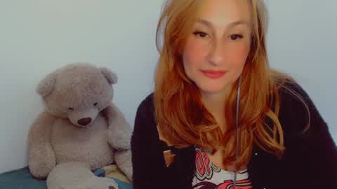 Snapshot of skarlett2072 chatting on 14, 12, 2024 Arlett online show from 14, 12, 2024
