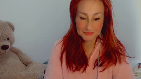 Snapshot of skarlett2072 chatting on 6, 1, 2025 Arlett online show from 6, 1, 2025