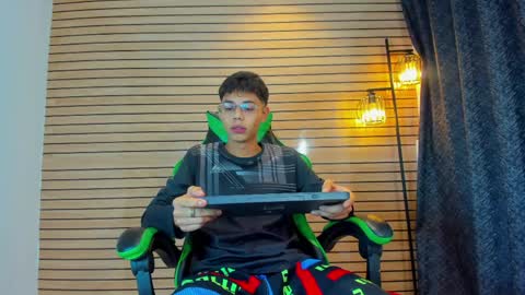 Snapshot of skiiny_boy chatting on 10, 4, 2026 skiiny_boy online show from 10, 4, 2026