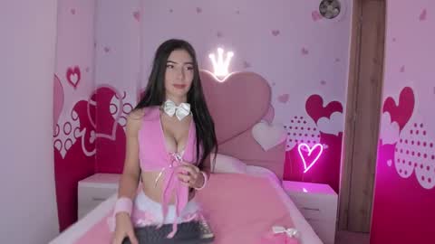 Snapshot of skinny_linda chatting on 12, 3, 2025 online show from 12, 3, 2025