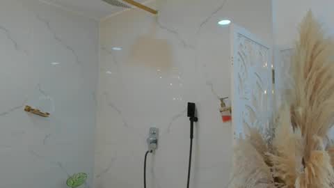 Snapshot of skinnygirl_28 chatting on 10, 1, 2026 SkinnyGirl online show from 10, 1, 2026