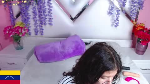 Snapshot of skinnyhorny_ chatting on 29, 12, 2024  SKINNYHORNY   online show from 29, 12, 2024