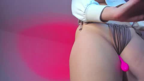 Snapshot of skinnyhorny_ chatting on 17, 10, 2025  SKINNYHORNY   online show from 17, 10, 2025