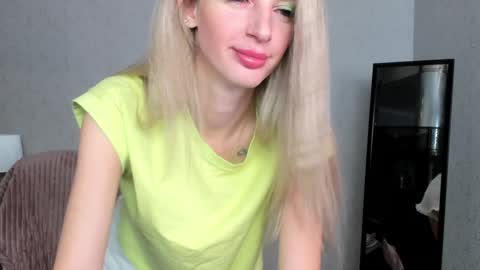 Skinnyladyy online show from 7, 2, 2025