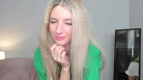 Skinnyladyy online show from 26, 2, 2025