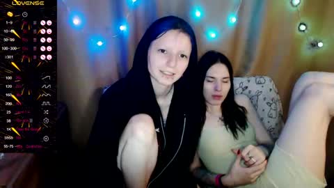 Snapshot of sky9669 chatting on 28, 1, 2025 Iska Im genderfluid theyheshenot use ht have reasons and Mia my t-gf sheher online show from 28, 1, 2025
