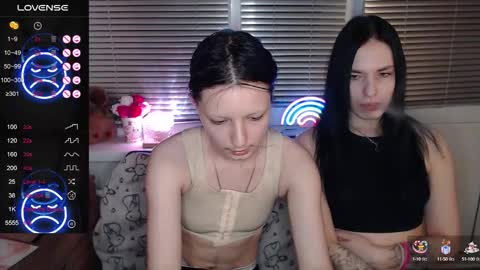 Snapshot of sky9669 chatting on 16, 10, 2025 Iska Im genderfluid theyheshenot use ht have reasons and Mia my t-gf sheher online show from 16, 10, 2025