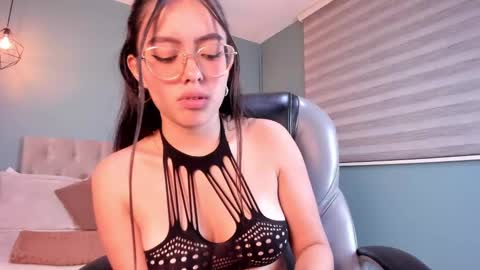 Snapshot of sky_blue__ chatting on 20, 2, 2025 Hanna online show from 20, 2, 2025