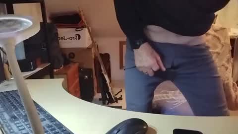 Snapshot of skydog819 chatting on 20, 11, 2025 skydog819 online show from 20, 11, 2025