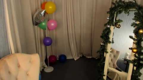 Snapshot of skye_shy chatting on 14, 12, 2024 Skye online show from 14, 12, 2024