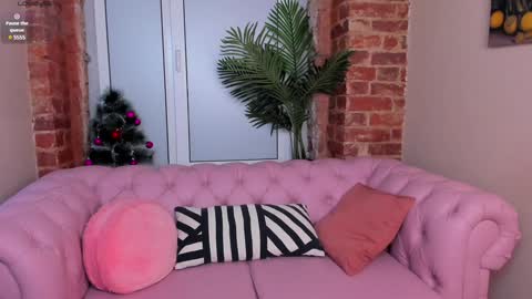 Snapshot of skye_shy chatting on 20, 12, 2024 Skye online show from 20, 12, 2024