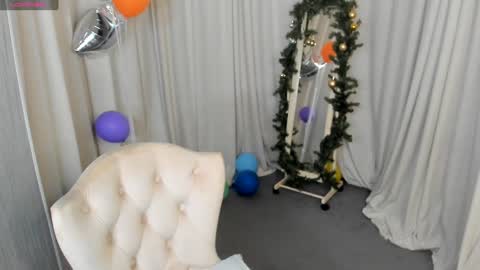 Snapshot of skye_shy chatting on 10, 1, 2025 Skye online show from 10, 1, 2025
