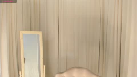Snapshot of skye_shy chatting on 1, 2, 2025 Skye online show from 1, 2, 2025
