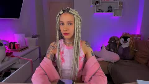 Snapshot of skyewavy chatting on 27, 9, 2025 online show from 27, 9, 2025