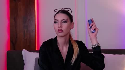 SkylarSpark online show from 18, 10, 2025